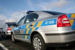 Policie obvinila muže, po nehodě zbili nevinného řidiče