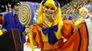 A reveller of the Sao Clemente samba school participates on the second night of the annual carnival parade in Rio de Janeiro's Sambadrome, February 11, 2013. REUTERS/Sergio Moraes (BRAZIL - Tags: SOCIETY) Published: Úno. 12, 2013, 12:12 dop.