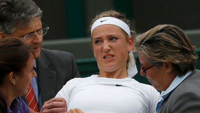 Podívejte se na nepříjemné zranění Viktorie Azarenkové, které si přivodila v prvním kole letošního Wimbledonu.