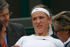 Podívejte se na nepříjemné zranění Viktorie Azarenkové, které si přivodila v prvním kole letošního Wimbledonu.