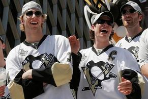 Obrazem: Tak se v Pittsburghu řádilo a slavilo kvůli Stanley Cupu