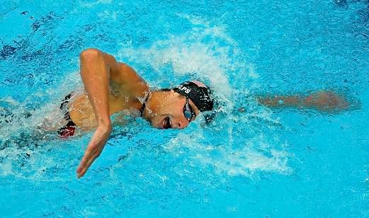 Michael Phelps útočí