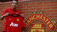 Ani Manchester United loni nepostoupil ze skupiny; k lepším výkonům mu má pomoci i Robin van Persie, čerstvá posila z Arsenalu.