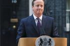 Cameron se omluvil královně za poznámku, že "vrněla blahem"