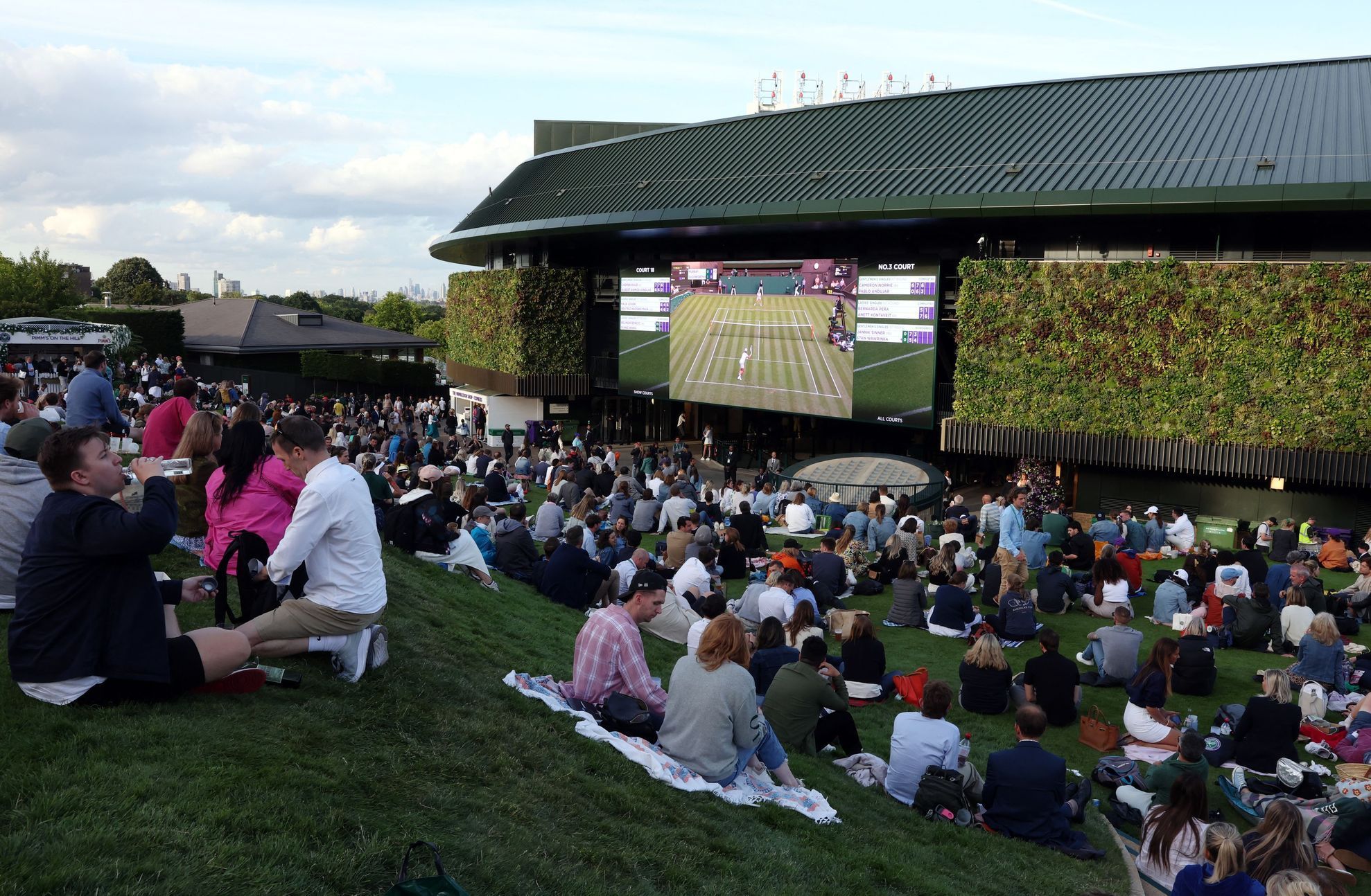 Wimbledon 2022, 1. den