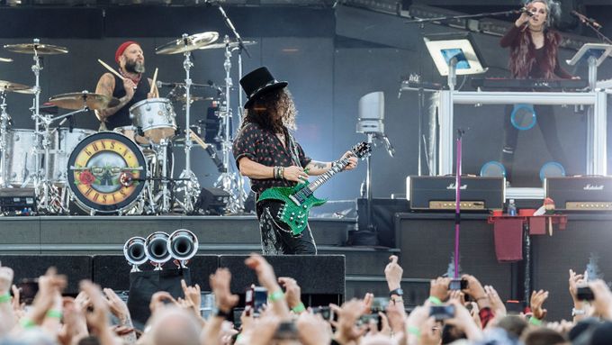 Skladba Welcome to the Jungle, jak ji Guns N’ Roses roku 2017 zahráli v Praze. Foto: Lukáš Bíba
