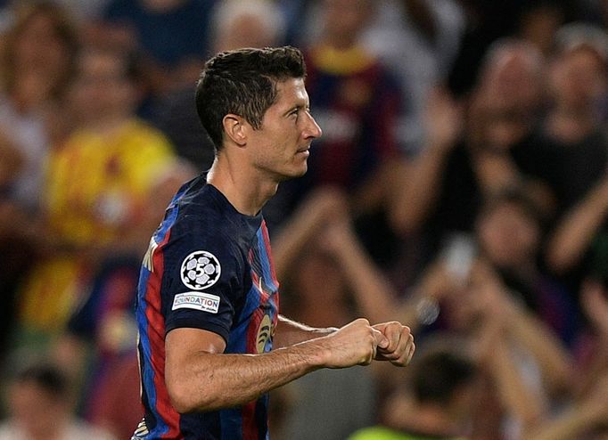 Robert Lewandowski slaví gól v zápase LM Barcelona - Viktoria Plzeň