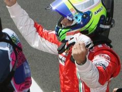 Felipe Massa se raduje. Právě splnil první část svého plánu a suverénním způsobem ovládl kvalifikaci.