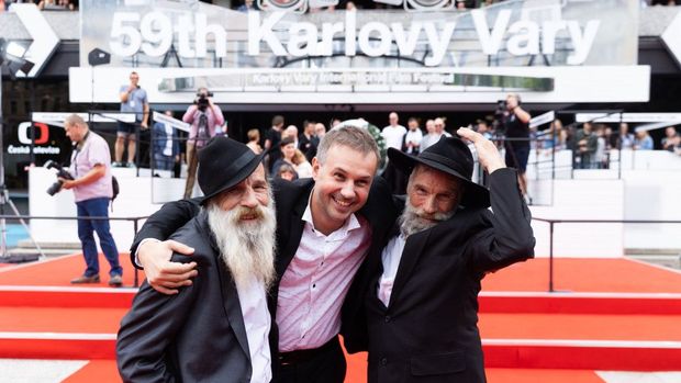 Hlavní cenu na karlovarském festivalu získal snímek Raději zešílet v divočině
