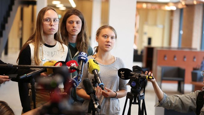 Greta Thunbergová na tiskové konferenci v den soudu v Malmö.