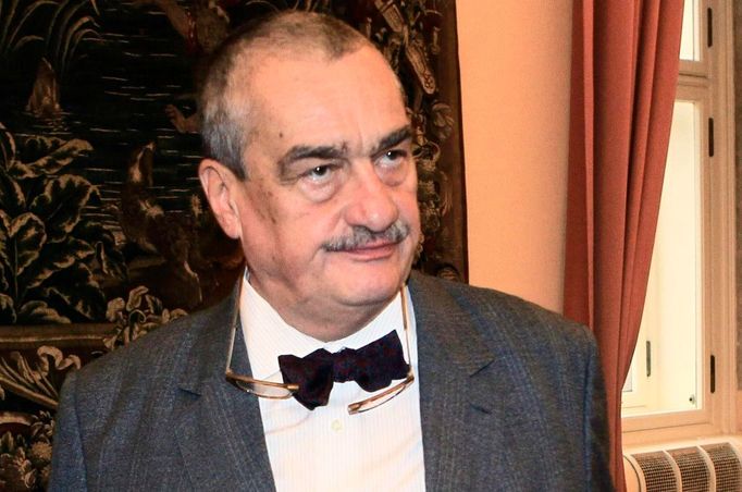 Ministr zahraničí Karel Schwarzenberg na zasedání visegrádské skupiny v Praze v listopadu 2011.