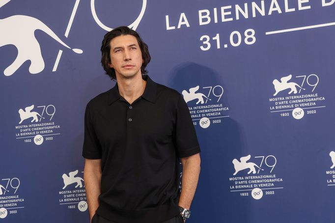Herec Adam Driver.