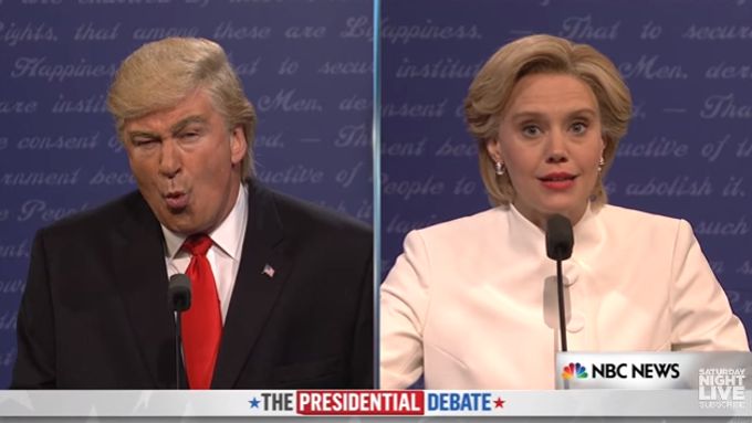 Saturday Night Live, v roli Donalda Trumpa Alec Baldwin.