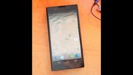 Sony Nexus X - na neoficiálních snímcích Neoficiální snímky připravovaného telefonu Nexus X společnost Sony zveřejnil server GSMARENA.COM. Technické parametry telefonu jsou zatím předmětem spekulací. Hovoří se o 4,6 palcovém displeji s HD rozlišením, osmi či třinácti megapixelovém fotoaparátu.