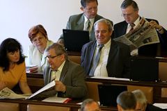 KSČM zase mění dějiny: S Hitlerem bojoval jen SSSR