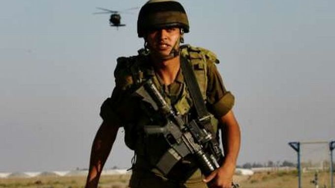 Izraelští vojáci vstoupili do Gazy minulý týden. Dnes poprvé při ofenzívě použili tanky.
