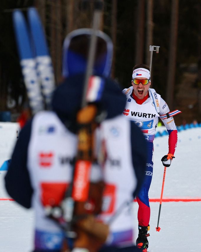 Michal Krčmář v cíli závodu smíšených štafet na MS 2025 v Lenzerheide