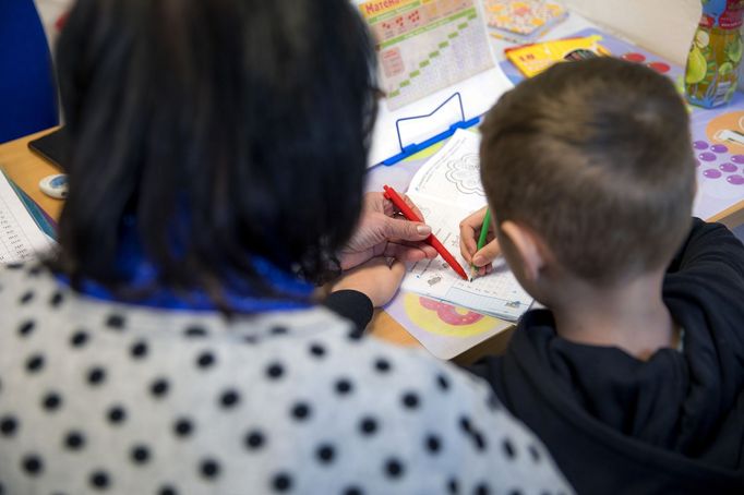 Psycholožka Larysa Kremenčutská pomáhá ukrajinským dětem s traumaty.