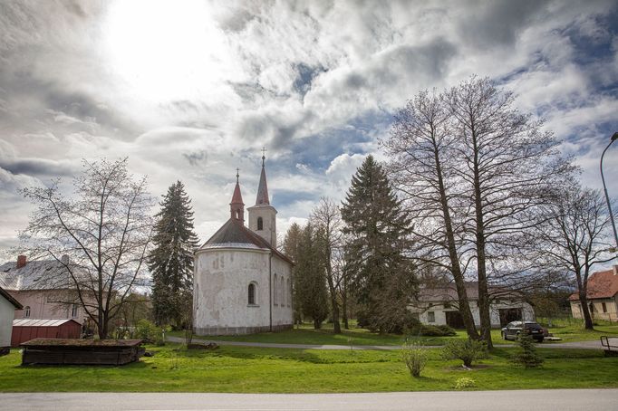 Místním nejvíce vadí silné výbuchy, které se ozývají v nepravidelných intervalech. "Je to hluk, jako když bouchne bomba," říká Jiří Jožák.