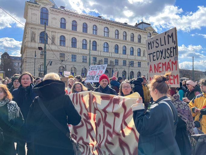 Vysokoškolští pedagogové protestovali proti nízkým mzdám.