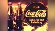 První reklamy na Coca-Colu se promítaly v amerických kinech od konce 30. let. Jedna z nejstarších reklam vsadila na slogan “Žízeň se už na nic neptá."