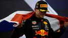 Max Verstappen se raduje z vítězství v Abú Zábí a titulu mistra světa formule 1 za rok 2021