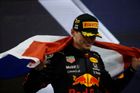 Verstappen se upsal Red Bullu na dalších pět let. Šampion dorovnal Hamiltonův plat