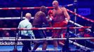 Zápas Tyson Fury (červené trenky) - Derek Chisora o titul šampiona WBC