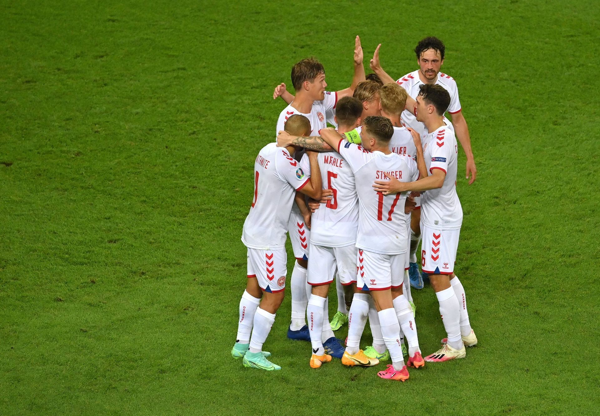 Dánové slaví gól ve čtvrtfinále Česko - Dánsko na ME 2020