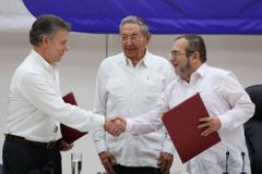 Poslanci schválili naději na mír. Kolumbijský parlament souhlasil s dohodou s FARC