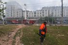 Při ruském náletu na centrum Dnipra zemřelo osm lidí, v Rusku se zřítil bombardér