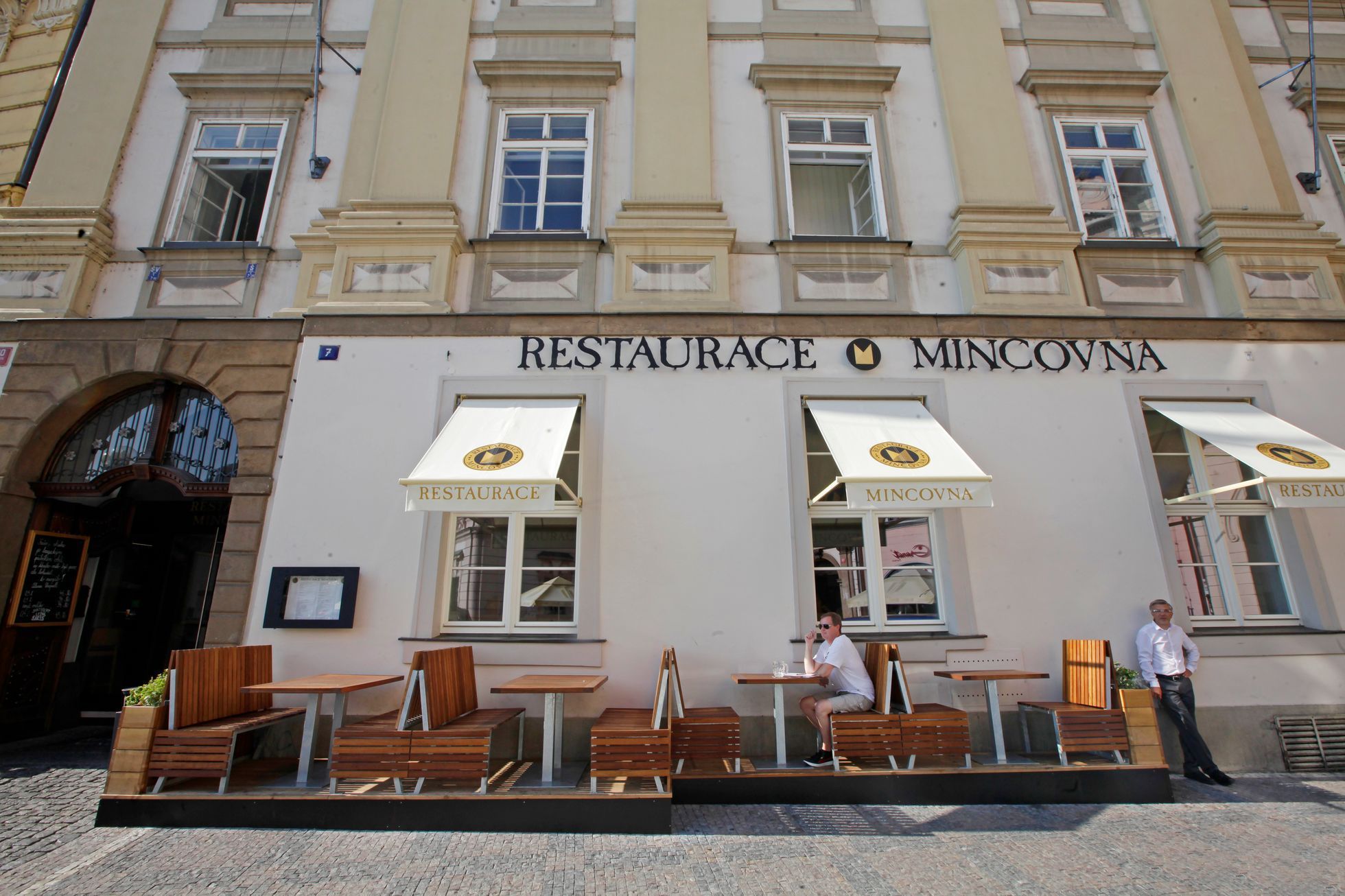 Ilustrační fotografie, předzahrádka, zahrádka, restaurace Mincovna, 2016