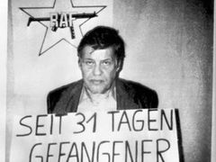 Předsedu Svazu německých podnikatelů Schleyera, který za druhé světové války mimo jiné pracoval pro nacisty v protektorátu Čechy a Morava, členové RAF unesli a zavraždili.