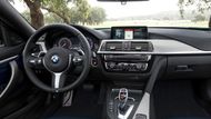 BMW - BMW má složité ceníky. V případě řady 3 si můžete vybrat z několika paketů. Například balíček BMW ConnectedDrive Advanced vyjde s navigací na 52 884 korun.