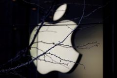 Společnost Apple má zaplatit téměř sedm miliard korun za porušování patentů