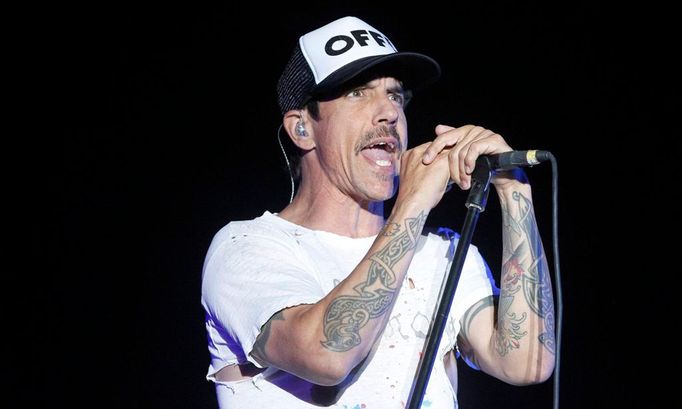 Red Hot Chili Peppers třídenní festival zakončili. "Mám pocit, že jsem v Lawrence z Arábie," říkal Anthony Kiedis, zpěvák RHCP, když připomínal písečné bouře, s nimiž se