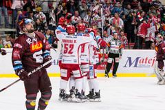 Třinec zabral a doma přetlačil Spartu, Kubalík dal čtyři góly, přesto Plzeň v Brně prohrála