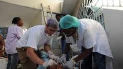 Lékaři bez hranic pomáhají obětem zemětřesení na Haiti