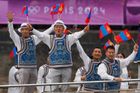 Podobně zdobný outfit zvolili v Paříži také sportovci Mongolska, kteří se inspirovali dávnými tradicemi asijské země. Také oni se vešli do top 3 magazínu Time. Tou třetí zemí bylo Haiti.