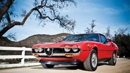 Bertone ale samozřejmě uměl i oblé tvary. To dokazuje návrh krásného sportovního vozu Alfa Romeo Montreal z roku 1970.