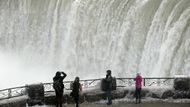 Tři sousedící vodopády na řece Niagara však přitahují pozornost od nepaměti.