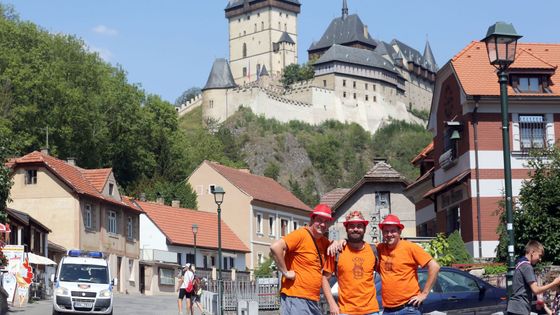 Foto: Vedro na Karlštejně. Vysoké teploty odrazují od návštěvy klenotu turistického byznysu