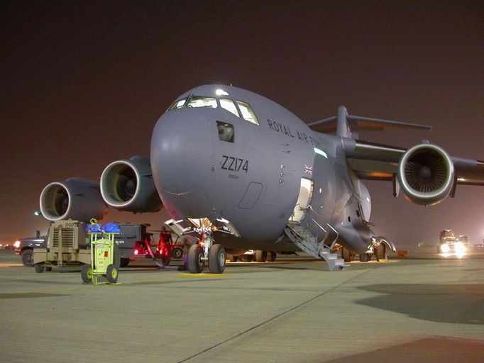 Vojenský dopravní letoun C-17 ve výzbroji britské RAF.