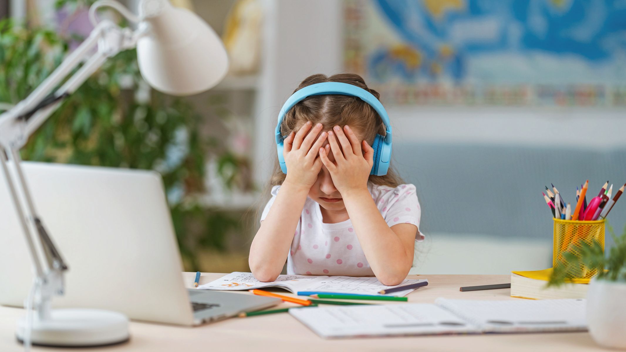 Dítě, počítač, výuka online, úzkost