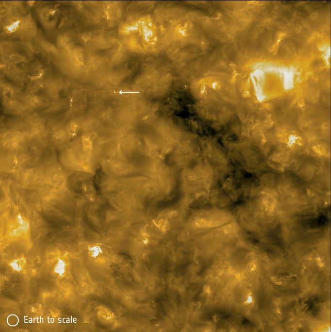 Sonda Solar Orbiter zachytila první snímky Slunce.