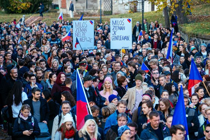 Praha si dnes 17. 11. 2019 připomíná výročí 30 let od sametové revoluce, která vedla k pádu komunistického režimu.