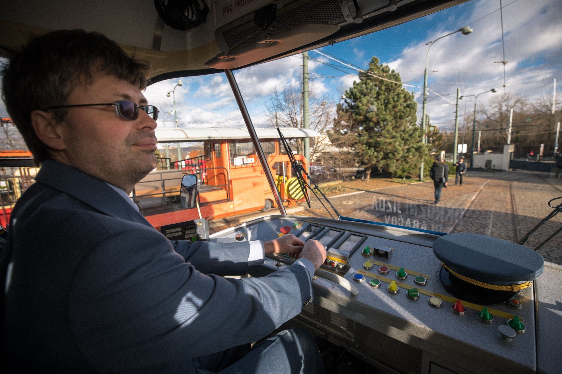 Slavnostní představení první tramvaje K2 (ev. č. 7000) v pravidelném provozu v Praze