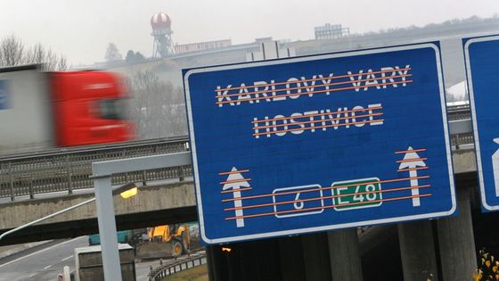 Kamiony pojedou skrz pole. Hostivice se konečně nadechne