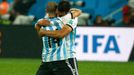 MS 2014, Argentina-Nizozemsko: Ezequiel Garay a Javier Mascherano slaví postup