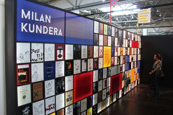 Součástí českého stánku je expozice věnovaná Milanu Kunderovi.